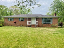 379 Emmett Stone Ln in Normandy, TN - Building Photo