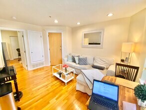 38 Charter St, Unit 8 in Boston, MA - Foto de edificio - Building Photo