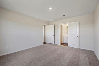 10423 Red Cardinal Dr in Cleveland, TX - Building Photo - Building Photo