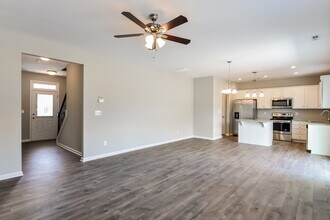 235 Durwin Ln in Clayton, NC - Foto de edificio - Building Photo