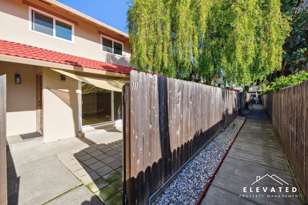 111 Avram Ave in Rohnert Park, CA - Building Photo