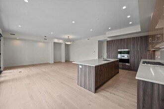 1950 Sheridan Rd in Highland Park, IL - Building Photo - Building Photo