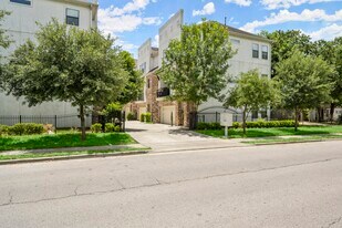 742 W 24th St in Houston, TX - Building Photo