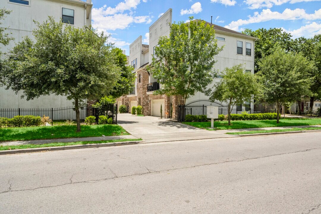 742 W 24th St in Houston, TX - Building Photo