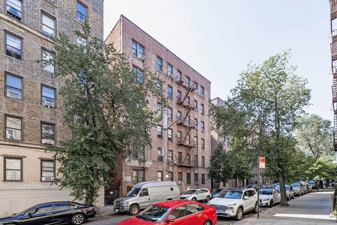 2850 Claflin Ave in Bronx, NY - Building Photo