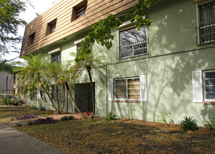 1110 Salzedo St in Miami, FL - Building Photo - Building Photo