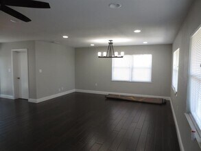 3304 W Wallace Ave in Tampa, FL - Building Photo - Building Photo