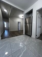44 W 11th St, Unit 2 in Bayonne, NJ - Foto de edificio - Building Photo