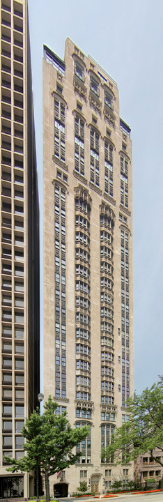 1242 N Lake Shore Dr in Chicago, IL - Building Photo