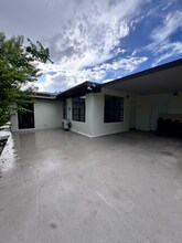 1041 NW 32nd Pl in Miami, FL - Foto de edificio - Building Photo