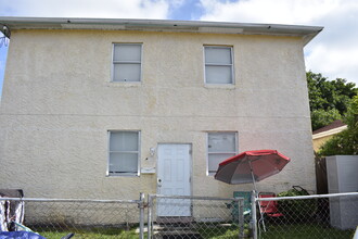 1611 NW 65th St in Miami, FL - Building Photo - Building Photo