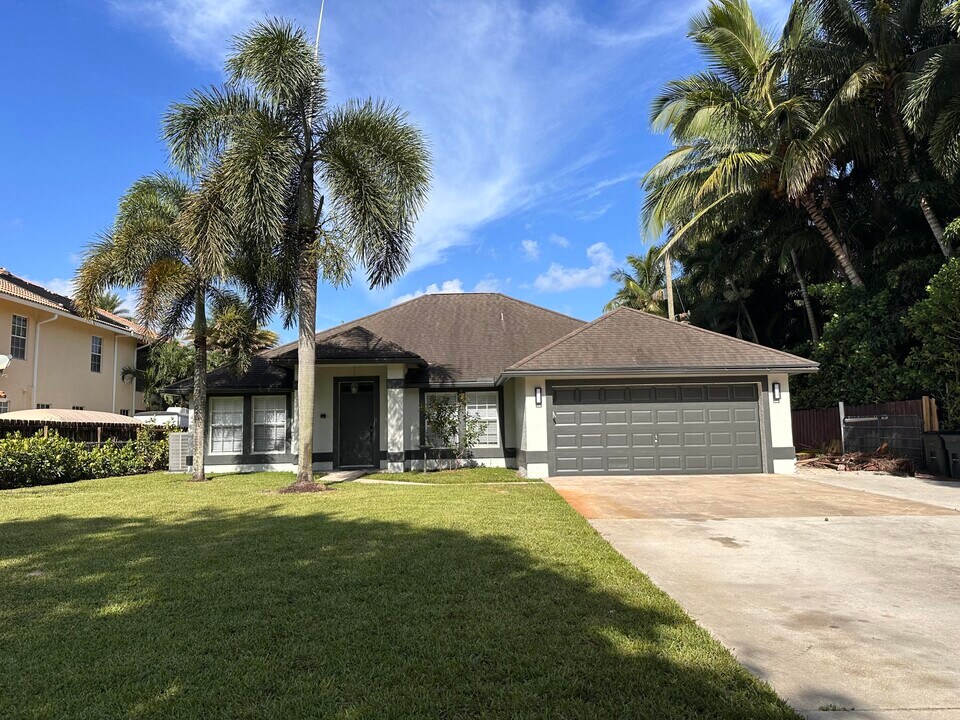 5416 2nd Rd in Greenacres, FL - Building Photo