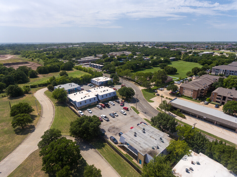 614 Londonderry Ln in Denton, TX - Building Photo