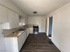 301 Roslyn Ave NW in Canton, OH - Building Photo - Building Photo