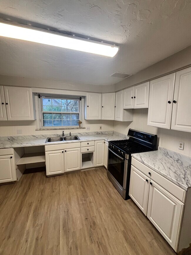 1813 Willowdale Ave, Unit D in Cleveland, OH - Foto de edificio - Building Photo