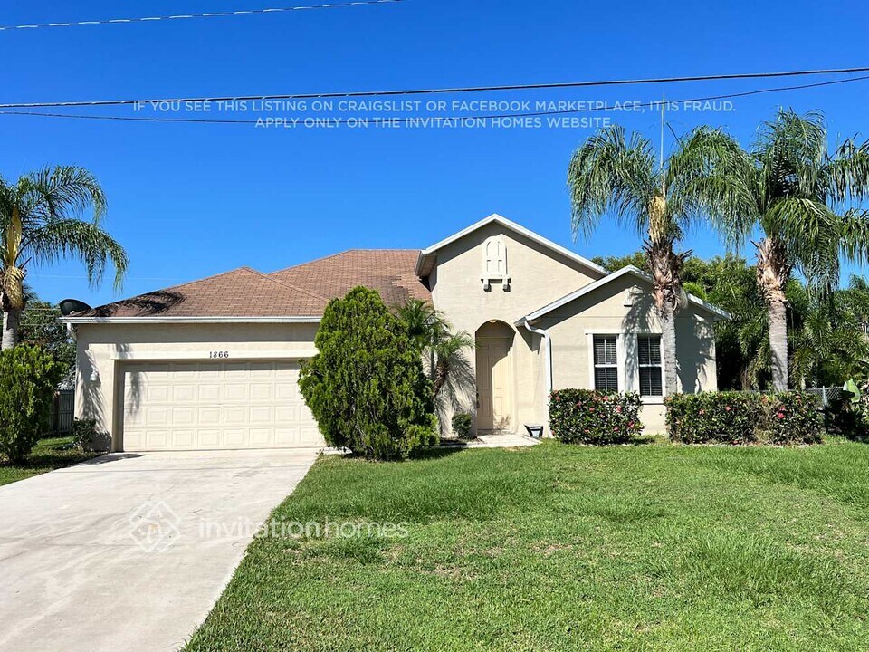 1866 SE Berkshire Blvd in Port St. Lucie, FL - Foto de edificio