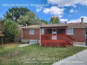 2135 Tamarack Dr in Lexington, KY - Foto de edificio - Building Photo