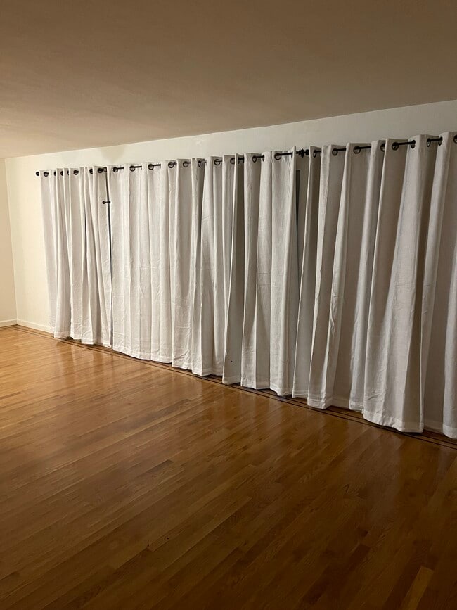 1222 Sir Francis Drake Blvd, Unit 1222 in San Anselmo, CA - Building Photo - Building Photo