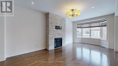 102 Beaconsfield Dr in Vaughan, ON - Building Photo - Building Photo