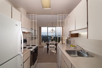 Chancellor Court in Vancouver, BC - Building Photo - Building Photo