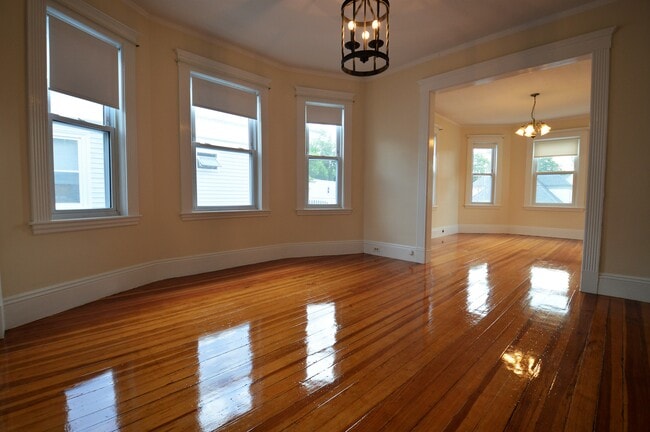 39 Montfern Ave, Unit 3