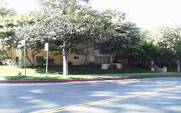 437 Gayley Ave in Los Angeles, CA - Building Photo