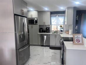 6731 SW 10th Ct in North Lauderdale, FL - Building Photo - Building Photo