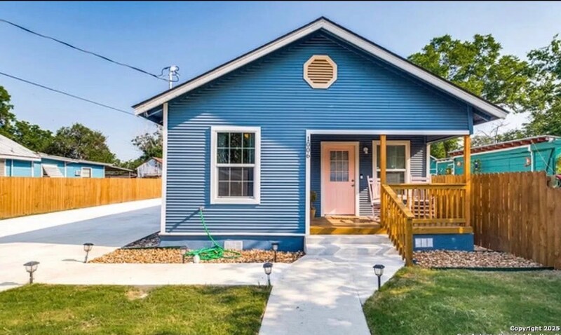 1006 Center St in San Antonio, TX - Building Photo