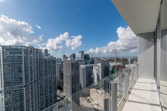 300 Biscayne Blvd Way in Miami, FL - Building Photo - Building Photo