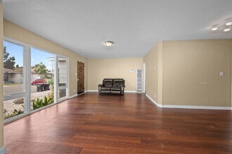 6233-6235 Dorothy Dr in San Diego, CA - Foto de edificio - Building Photo
