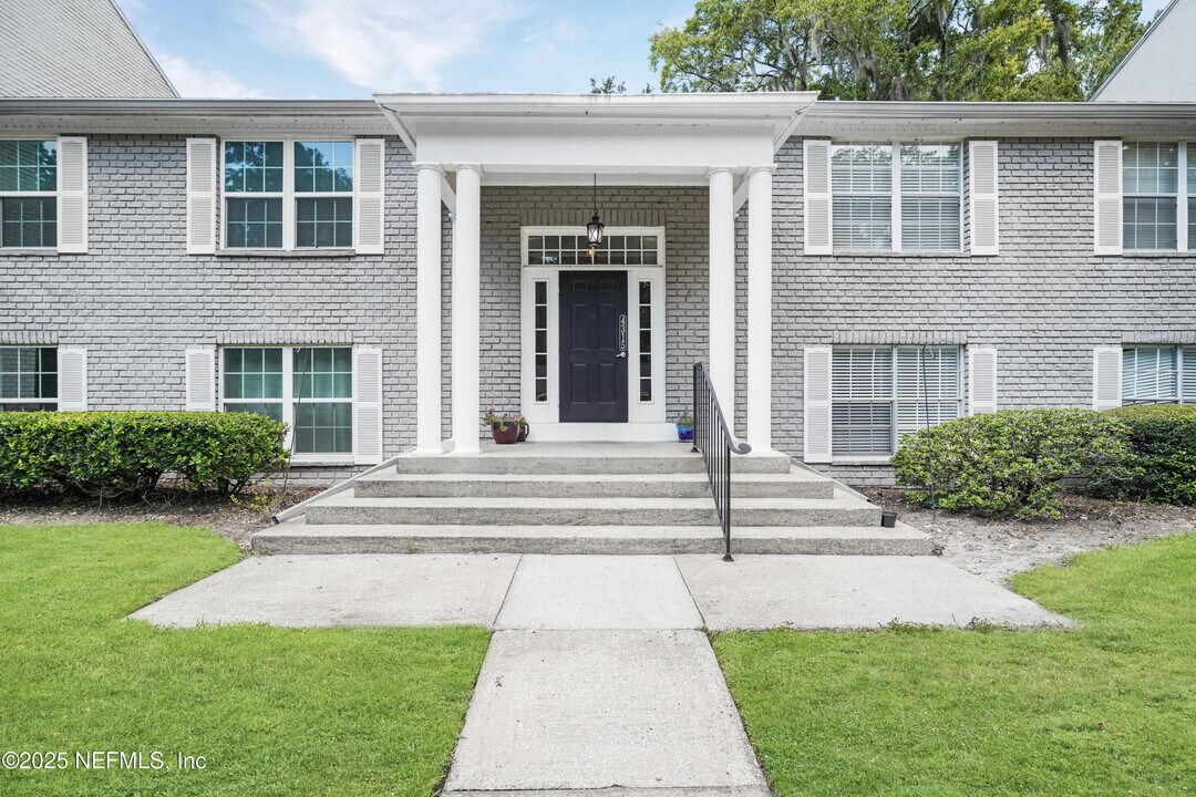 4315 Plaza Gate Ln S in Jacksonville, FL - Building Photo