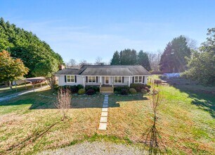 136 Edith Dr in Taylors, SC - Building Photo - Building Photo