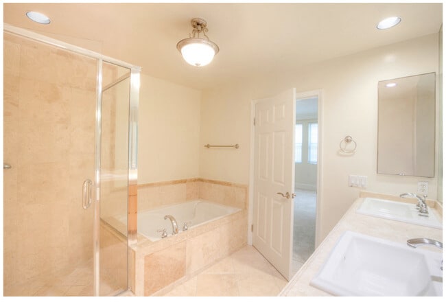 10305 Almayo Ave, Unit 301 in Los Angeles, CA - Building Photo - Building Photo