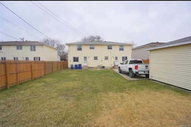 225 Sunshine Dr in Buffalo, NY - Building Photo - Building Photo