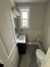 723 Oneida Pl NW in Washington, DC - Foto de edificio - Building Photo