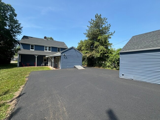 50 House St in Glastonbury, CT - Building Photo - Building Photo