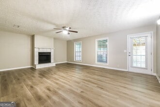 142 Old Hampton Way in Hampton, GA - Foto de edificio - Building Photo