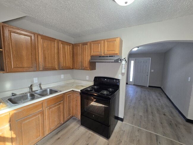 property at 1123 N Barclay St