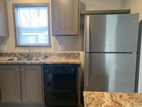 2701 Huizenga St in Norton Shores, MI - Building Photo - Building Photo