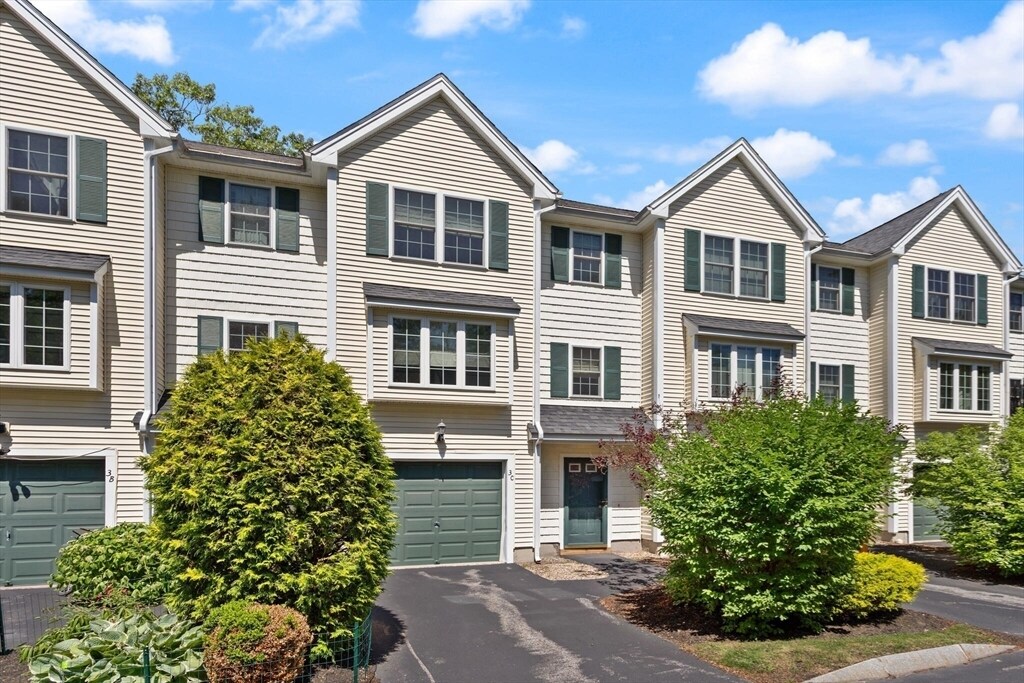 3 Sandpiper Way in Salisbury, MA - Building Photo