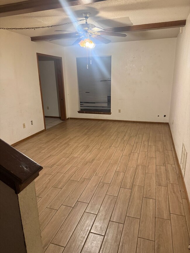 1166 N Eagle Ln in Oklahoma City, OK - Foto de edificio - Building Photo