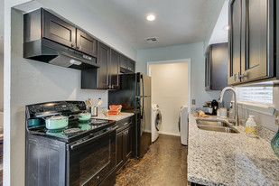 Springfield Apartments in Norman, OK - Building Photo