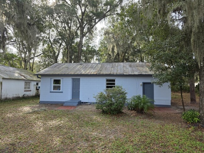 211 W Main St in Pomona Park, FL - Building Photo - Building Photo