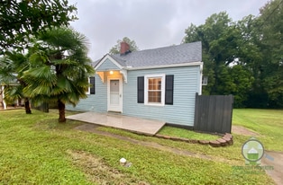 415 Furman Rd in Greenville, SC - Building Photo