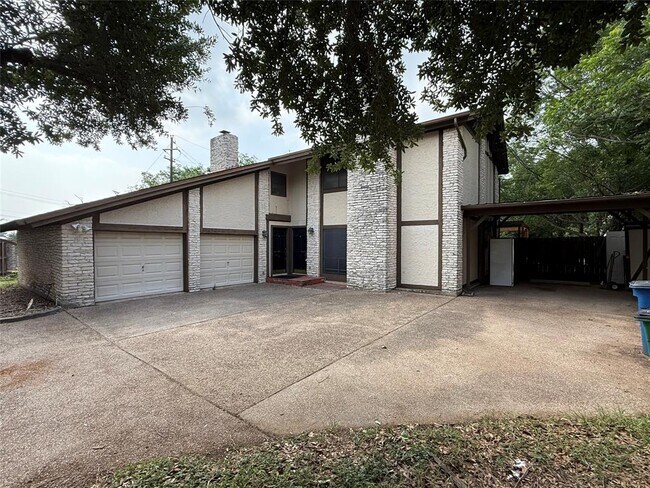 6917 Scenic Brook Dr in Austin, TX - Building Photo - Building Photo