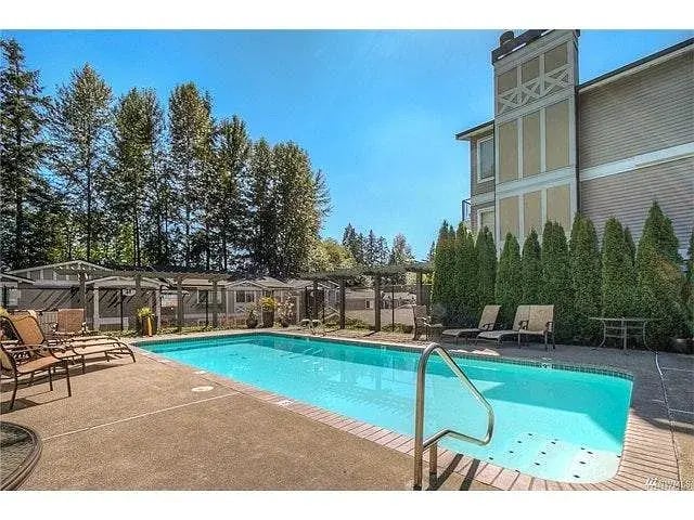 11303 NE 128th St in Kirkland, WA - Foto de edificio - Building Photo