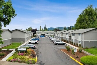 Sequoia Apartments in Springfield, OR - Building Photo - Building Photo