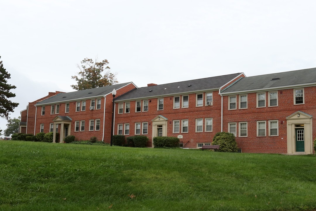 Lochwood Apartments in Baltimore, MD - Building Photo