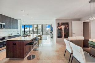 68 SE 6th St, Unit 1003 in Miami, FL - Building Photo