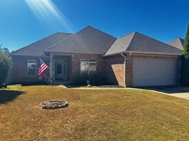 807 Greenbriar Dr in Northport, AL - Building Photo